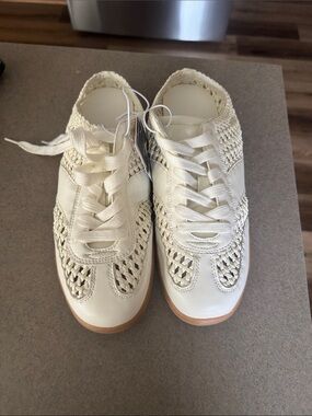 Universal Thread Cream Woven Lace-Up Sneakers with Gum Sole